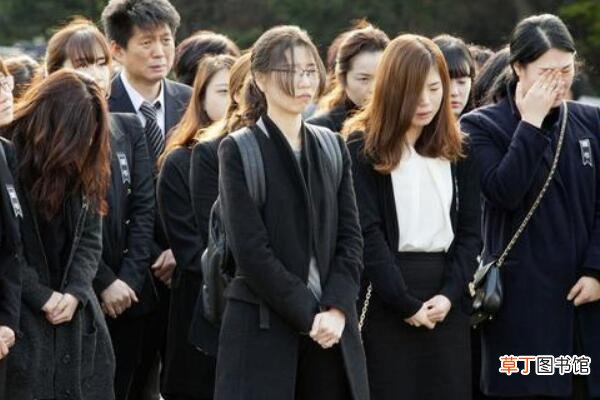 参加葬礼穿什么衣服