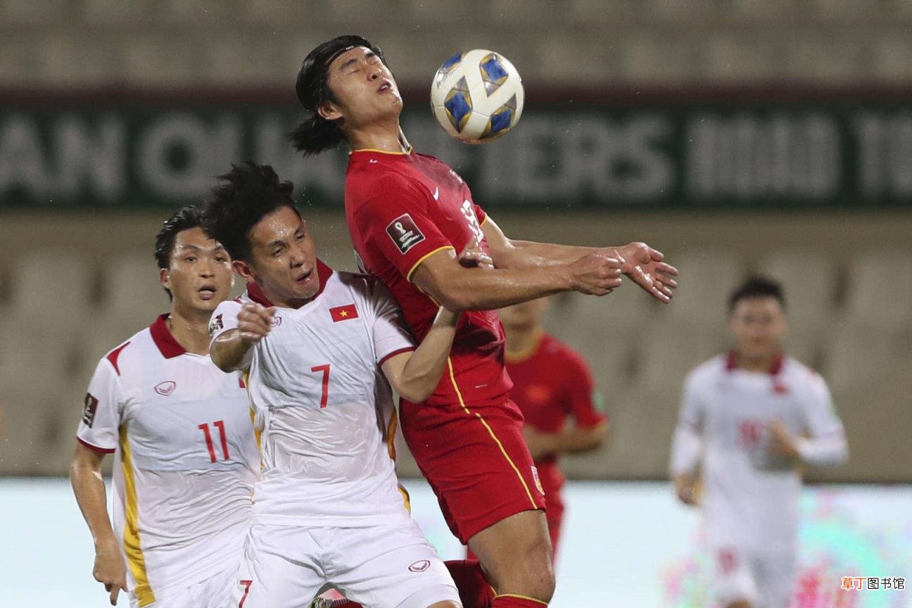 国足3-2绝杀越南收获12强赛首胜 国足将士终于获得这宝贵的三分