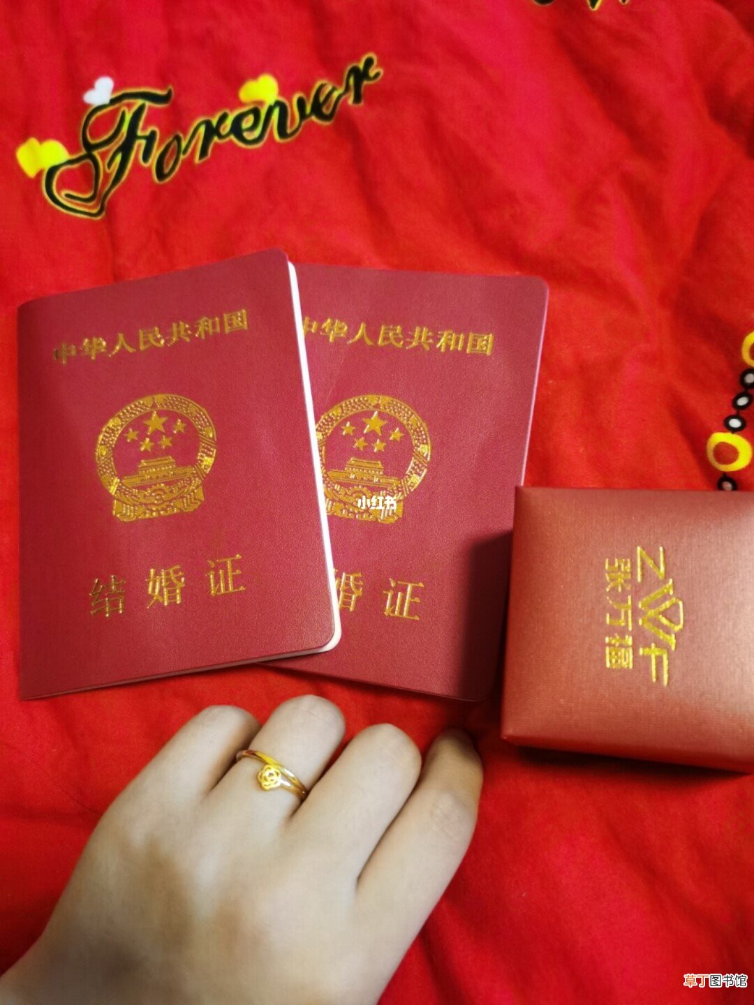 领证当天要送女方什么礼物 领证当天送什么礼物给女朋友