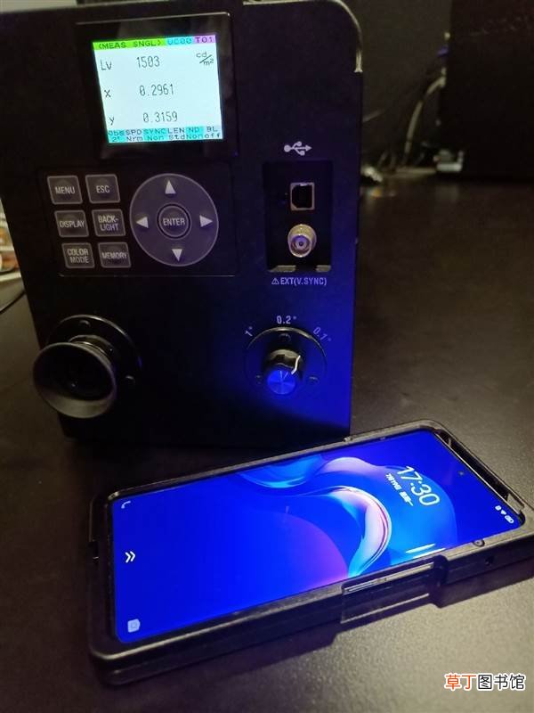 OLED面板来袭：iQOO 8首发 手机屏幕天花板！三星E5