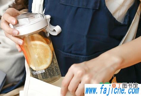 吸管杯上的口红印怎么清洗 吸管杯口红洗不掉怎么办