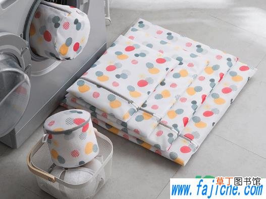 衣服放洗衣袋怎么折叠 洗衣袋衣服要不要叠
