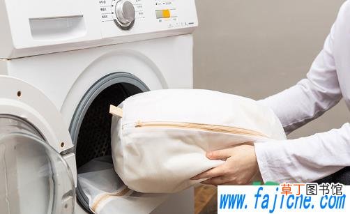 用洗衣袋洗衣服怎么放洗衣液 洗衣液倒洗衣袋还是倒洗衣机里