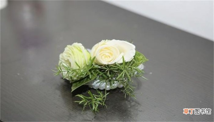 三朵玫瑰花是什么意思