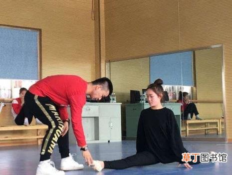 南昌大学回应李佳琦离校原因 学历问题真相来了
