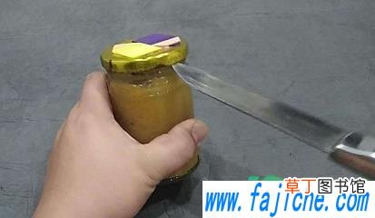 玻璃瓶装了热水盖子开不开怎么办 玻璃杯盖吸住了如何能拧开
