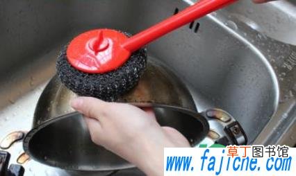 锅底糊了刷不下来怎么办 不锈钢锅糊了怎么去除黑渍