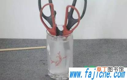 剪刀变松了怎么办 剪刀太紧了怎么让它松一点
