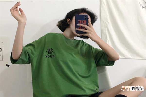 什么颜色上衣显白