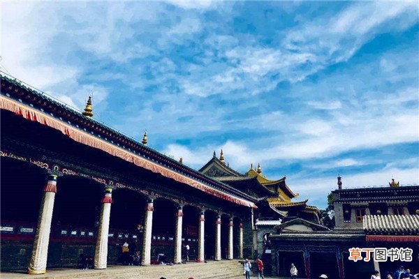 塔尔寺能穿裙子吗