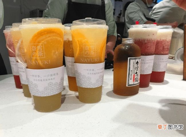 奈雪的茶回应卫生问题 记者卧底奈雪的茶:蟑螂乱爬