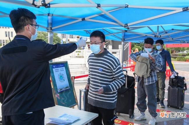 暂停线下培训通知 多地要求师生开学前14天居家