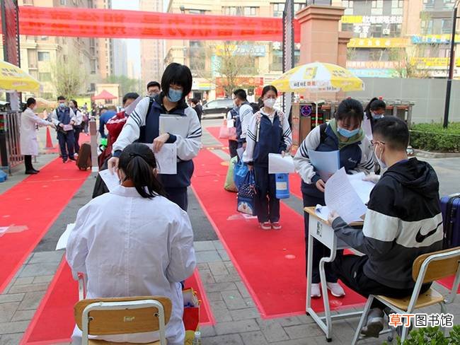 暂停线下培训通知 多地要求师生开学前14天居家