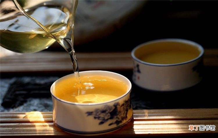 喝茶能不能吃香蕉-香蕉和茶能一起吃吗