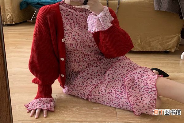 粉色连衣裙配什么颜色的裤袜
