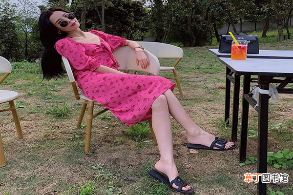 粉色连衣裙配什么颜色的裤袜