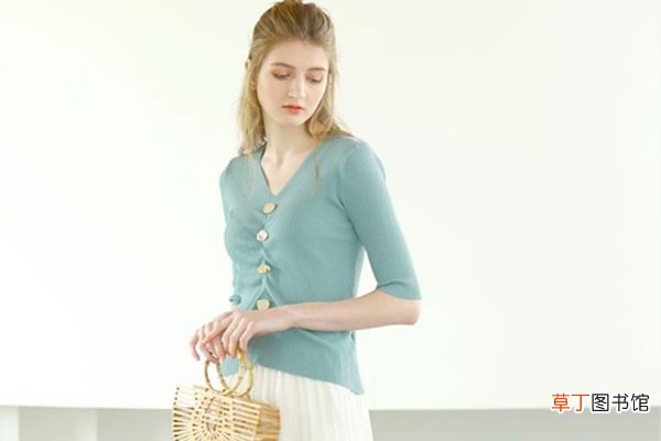 doris revolve服装是什么牌子的服装