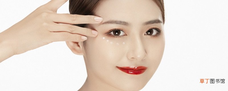 雅诗兰黛眼部精华露和眼霜先用哪个 雅诗兰黛眼部精华露怎么用