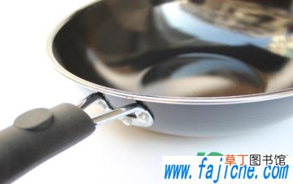 电磁炉锅用久了锅底凸出怎么回事 电磁炉锅中间凸起怎么办
