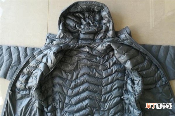 羽绒服皱巴巴怎么弄平整