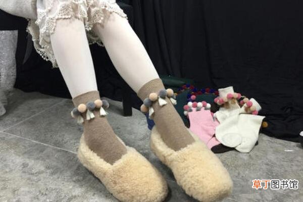 堆堆袜和毛毛鞋怎么搭配衣服
