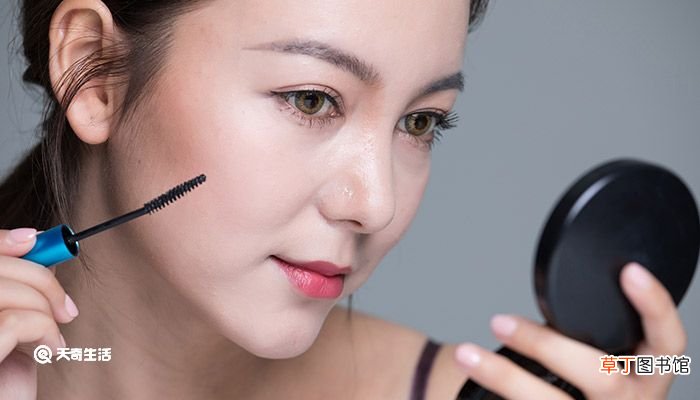 冬天化妆卡粉起皮怎么办 冬天化妆卡粉起皮怎么解决
