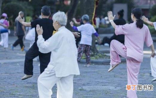 老人锻炼的方式要多样化 练习平衡防跌倒