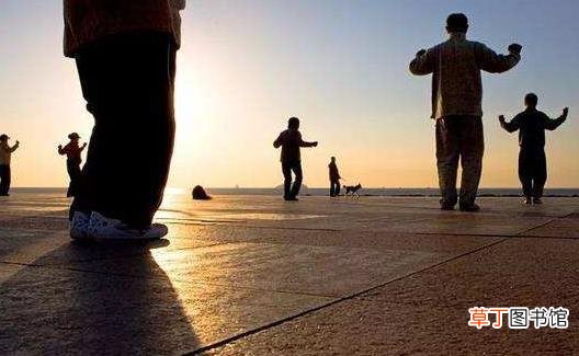 老人锻炼的方式要多样化 练习平衡防跌倒