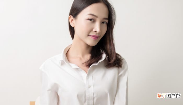 百褶裙适合搭配什么上衣适合搭配百褶裙的上衣有哪些