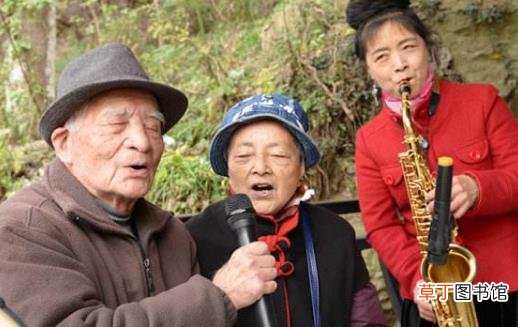 唱歌不仅有益身心健康 更是老年人养生的一大法宝