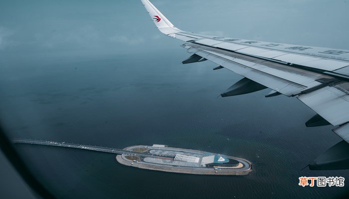 海底隧道是在海底下吗
