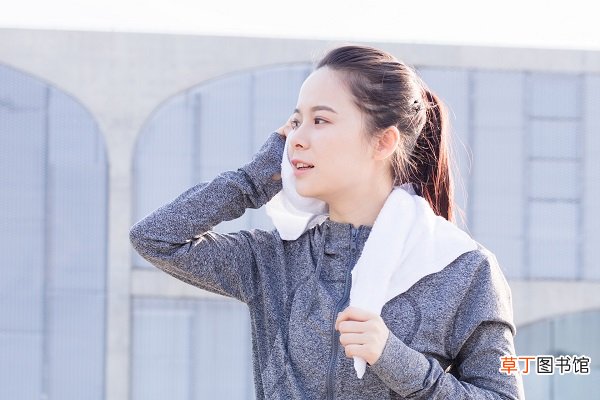 后背长痘痘是什么原因女生背部长痘的原因