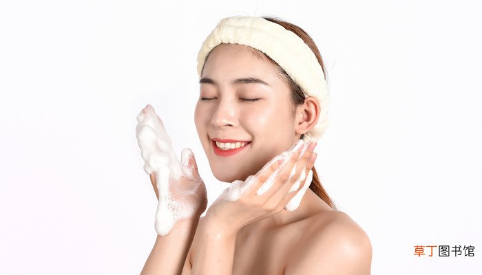 洁面乳是洗脸还是擦的 洁面乳是洗脸还是擦脸的