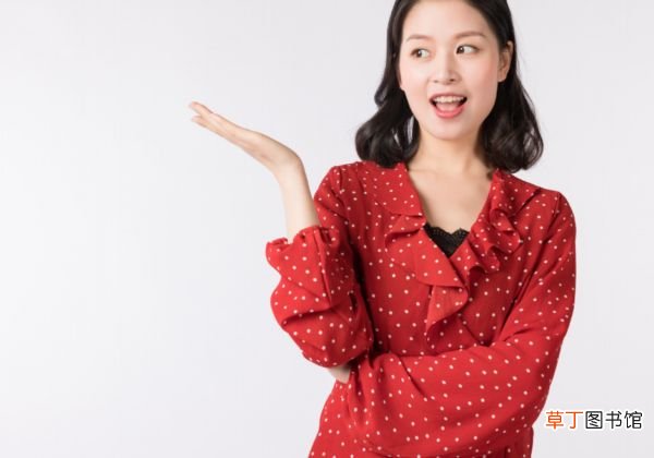 春天连衣裙搭配 春季连衣裙怎么穿