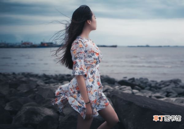 春天连衣裙搭配 春季连衣裙怎么穿