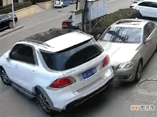 宝马怒撞奔驰！结果宝马车主要担刑责 被堵车无人挪车