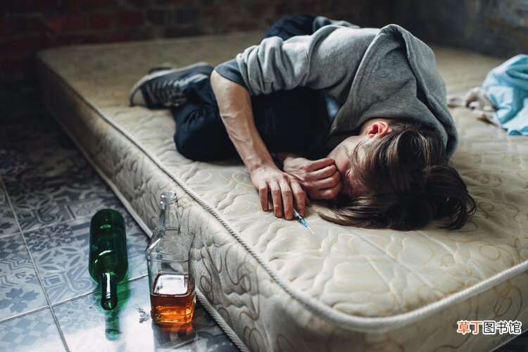 全球一半胃癌在中国？忠告：不想惹上胃癌，这3种食物撤下餐桌