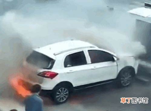 官方回应称此前发生过碰撞事故 云度电动车发生自燃