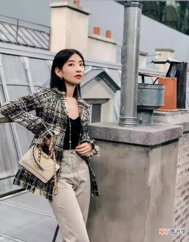 小香风外套里面配什么衣服