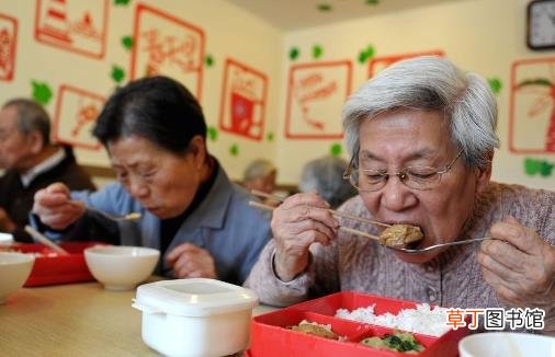 10个坏习惯会伤害老人的胃 养胃这些食物也要少吃