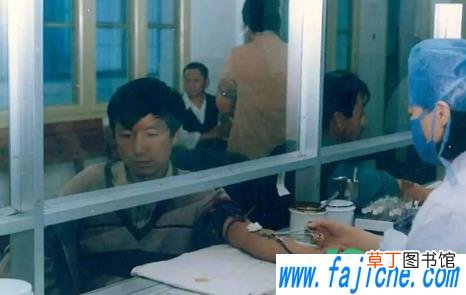 血液红色的原因是蛋白质吗 血液是红色的为什么血管是蓝色的