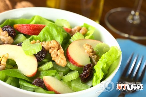 高校惊现苹果炒肉 水果做的菜也不赖