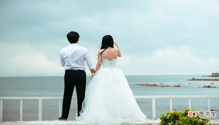 婚纱照怎么挂墙上不用钉子