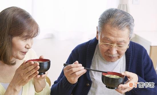 老人的冬季饮食原则 以温为主吃软不吃硬