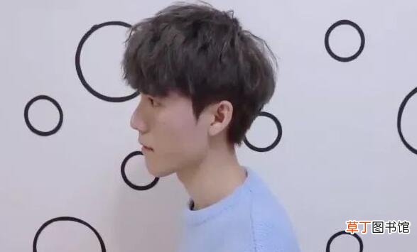 男生两边剃锡纸烫发型有哪些