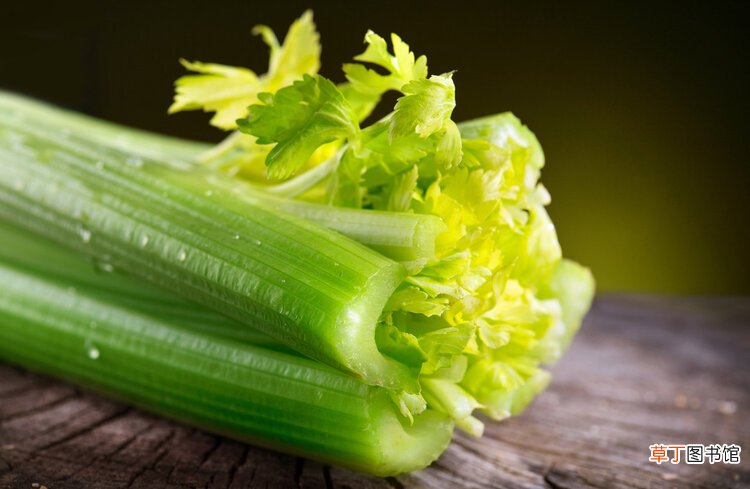 每天吃芹菜，怎么血压也没有降，怎么回事？不是说芹菜降血压？