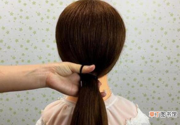 长直发发型扎法步骤