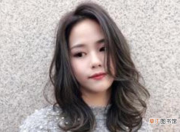 今年流行的烫发发型