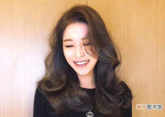 今年流行的烫发发型
