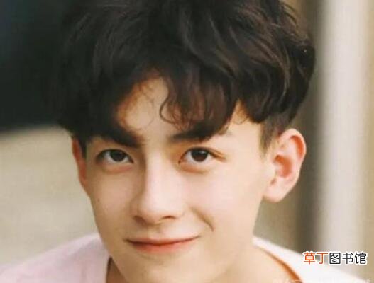 适合圆脸的男生发型有哪些